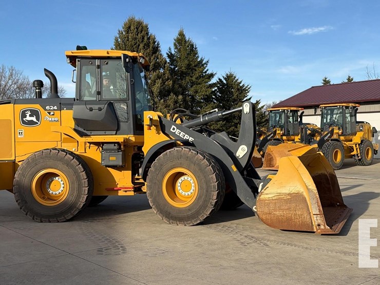 2024-deere-624-p-tier-image-6
