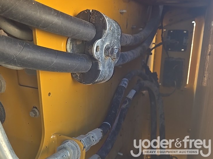 2021-caterpillar-289d3-image-34