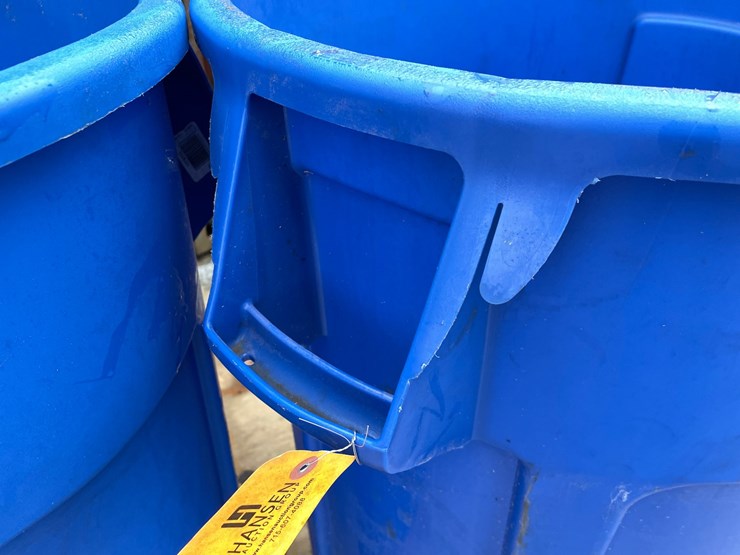 #3946-•-(2)-rubbermaid-brute-55-gallon-trash-barrels-image-6