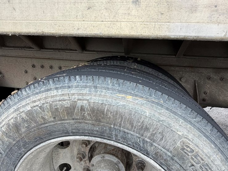 #31720-•-1999-volvo-tri-axle-dump-truck-image-18