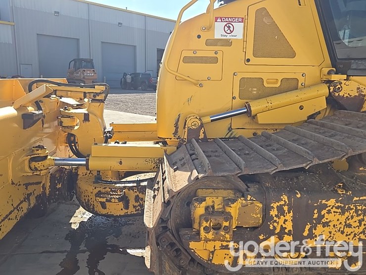 2023-komatsu-d61px-24-image-31