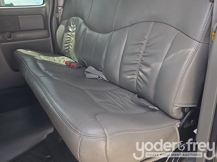 2002-chevrolet-silverado-2500hd-image-68