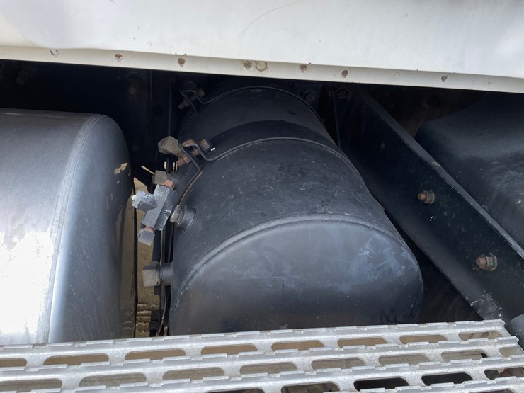 #400-•-1997-mac-ch600-semi-(has-wi-title)-image-45