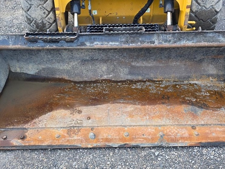 2022-caterpillar-272d3-image-35