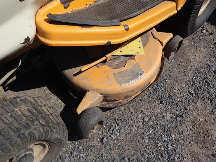 cub-cadet-riding-tractor-image-12