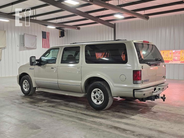 2005-ford-excursion-image-4