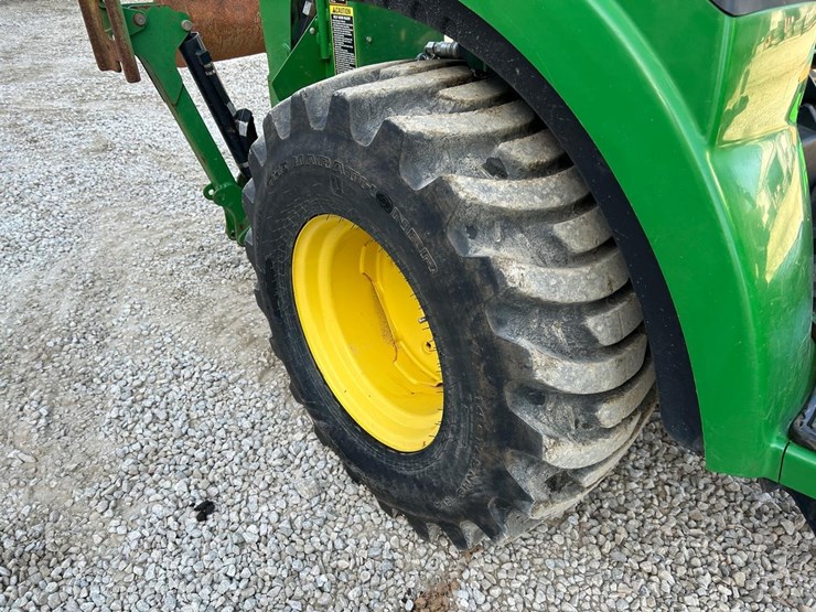 2021-john-deere-2032r-image-13