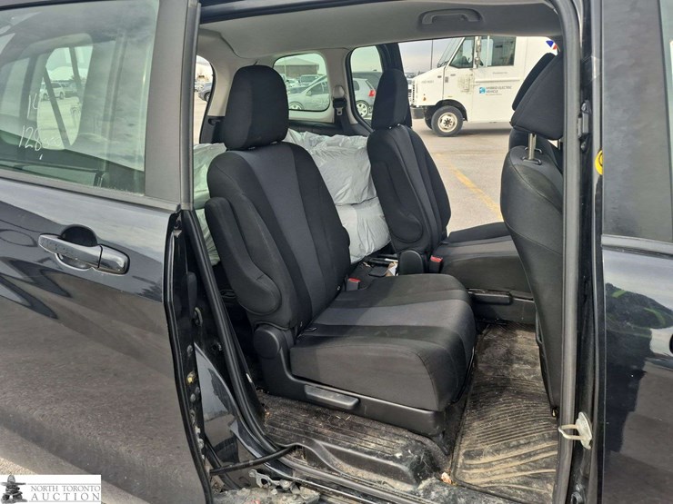 2014-mazda-mazda5-image-29