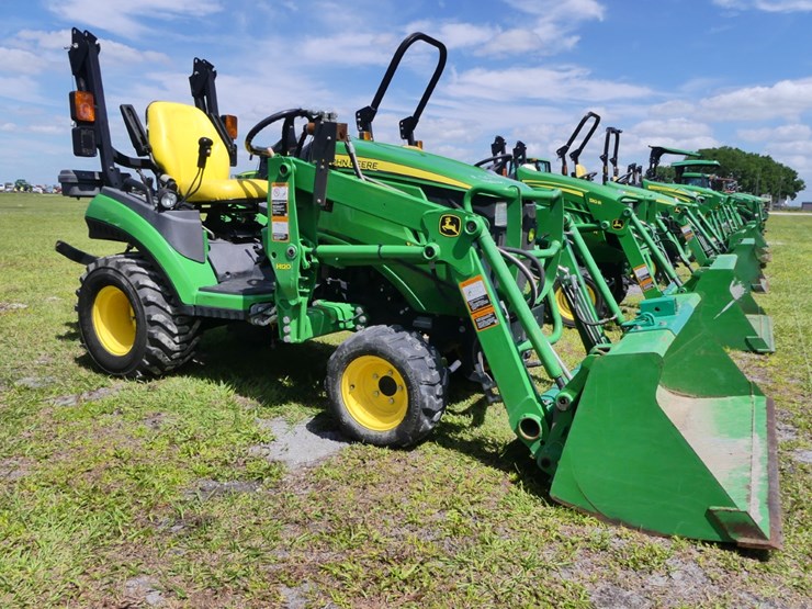2014-john-deere-1025r-image-1