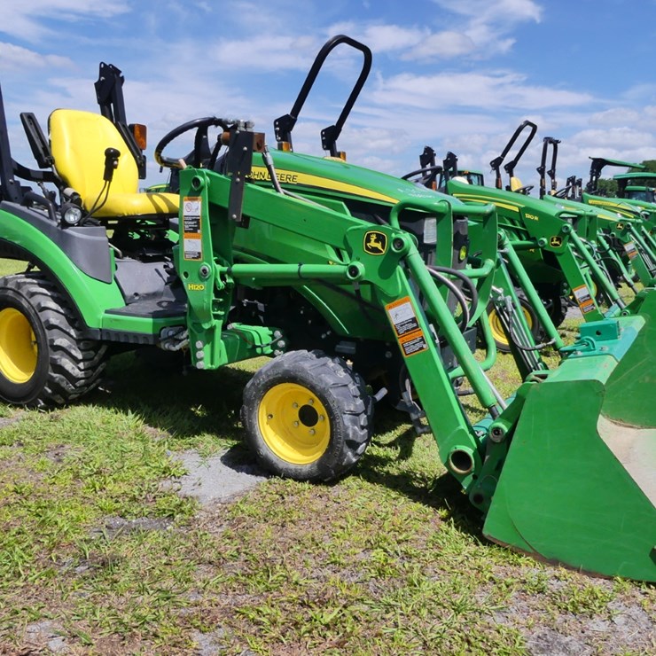 2014 JOHN DEERE 1025R