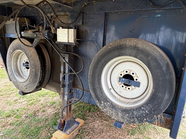 #31730-•-1997-grand-prix-30'-gooseneck-livestock-trailer-image-2