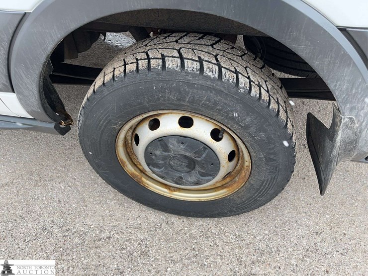 2015-ford-transit-image-23