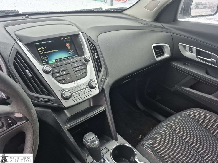 2017-chevrolet-equinox-image-16