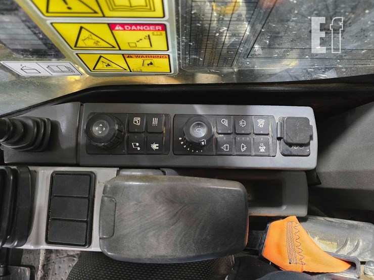 2022-caterpillar-307.5-image-22