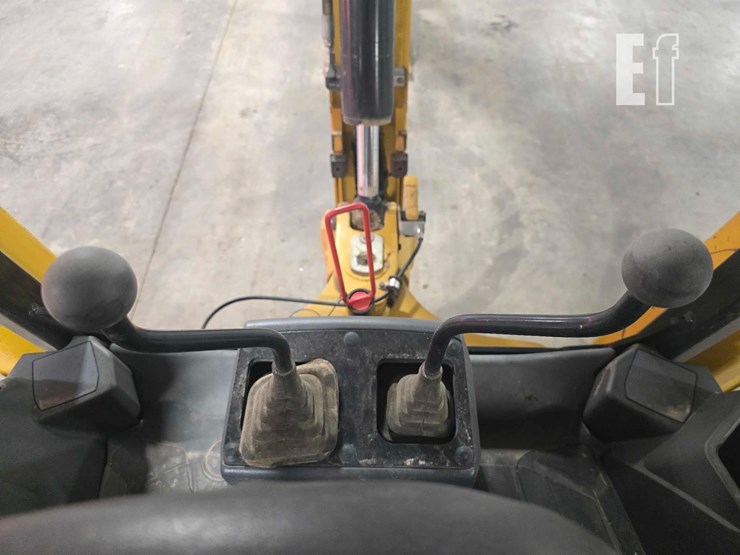 2021-caterpillar-416-image-28