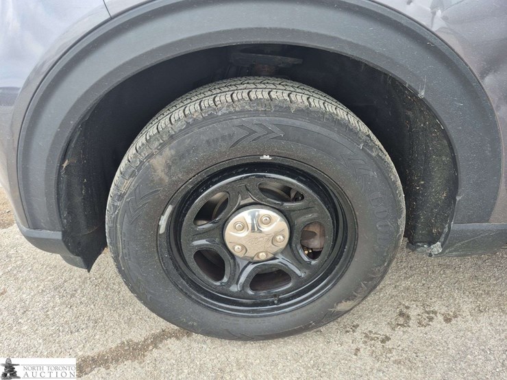 2020-ford-explorer-image-22