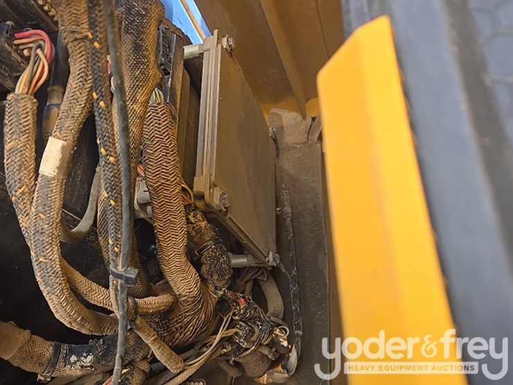 2019-caterpillar-336-image-43