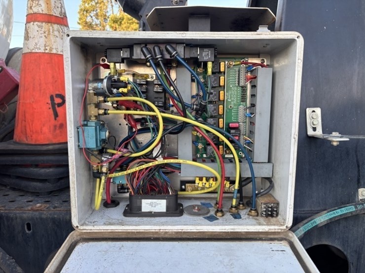 2009-vactor-2100-image-31