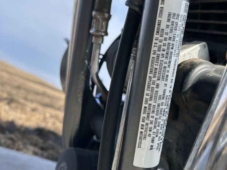 2005-suzuki-boulevard-s83-image-10