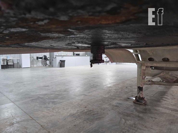 40-foot-pneumatic-tank-trailer-image-11