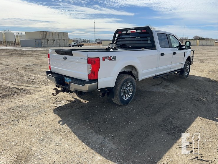 2020-ford-f350-xl-image-4