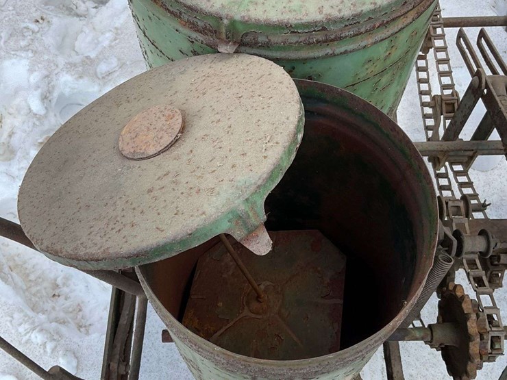 john-deere-three-point-planter-image-13