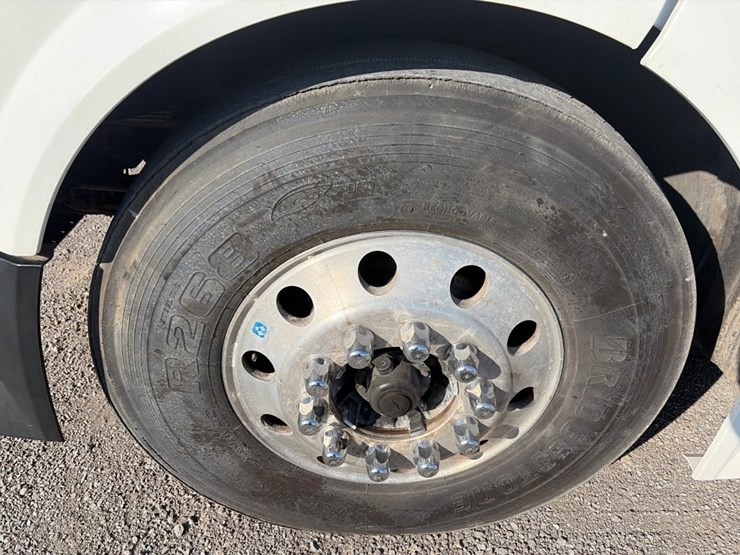 #31954-•-2012-volvo-tandem-axle-truck-tractor-image-14