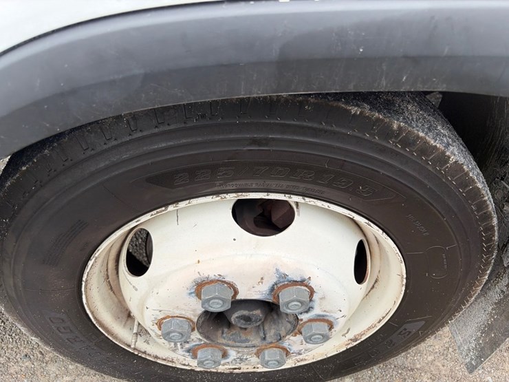 2008-gmc-w5500-image-17