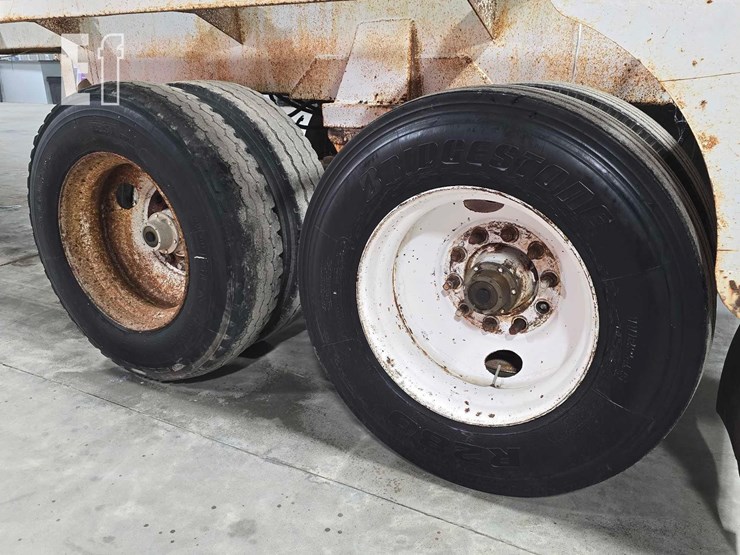 40-foot-vacuum-tank-trailer-image-19