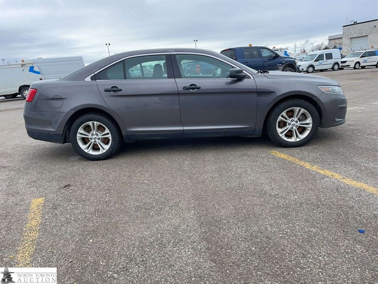 2015-ford-taurus-image-4