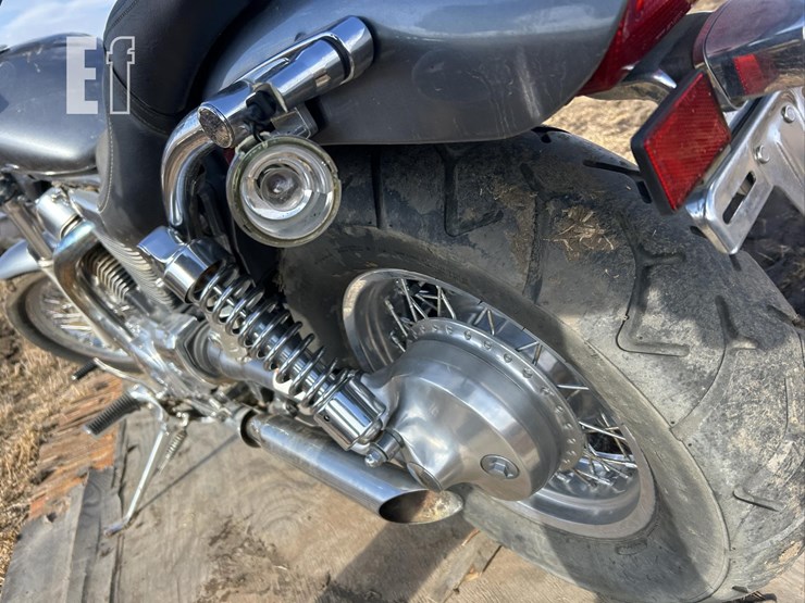 2005-suzuki-boulevard-s83-image-15