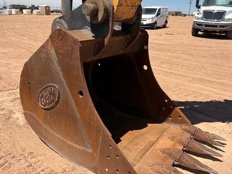 2017-hyundai-hx300l-image-10