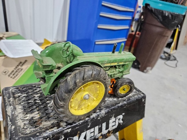 #984-•-john-deere-model-r-1/16-die-cast-toy-tractor-image-4