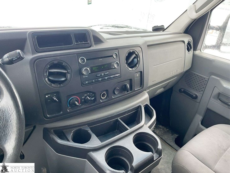 2009-ford-cargo-image-16