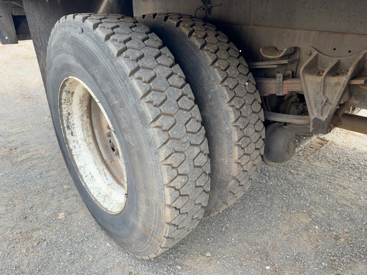 1992-international-4700-image-12