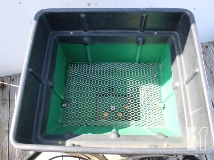 #5603-lesco-commercial-plus-gas-powered-spreader-6-image-6