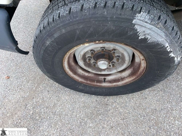 2014-ford-cargo-image-23