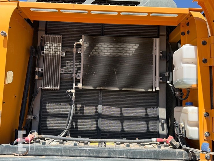 2017-hyundai-hx300l-image-30