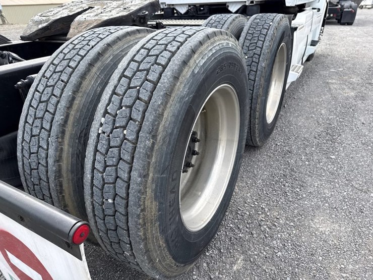 #31956-•-2012-volvo-vnl-tandem-axle-truck-tractor-image-33