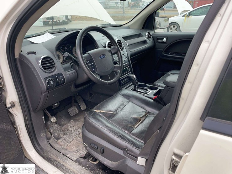 2009-ford-taurus-x-image-11