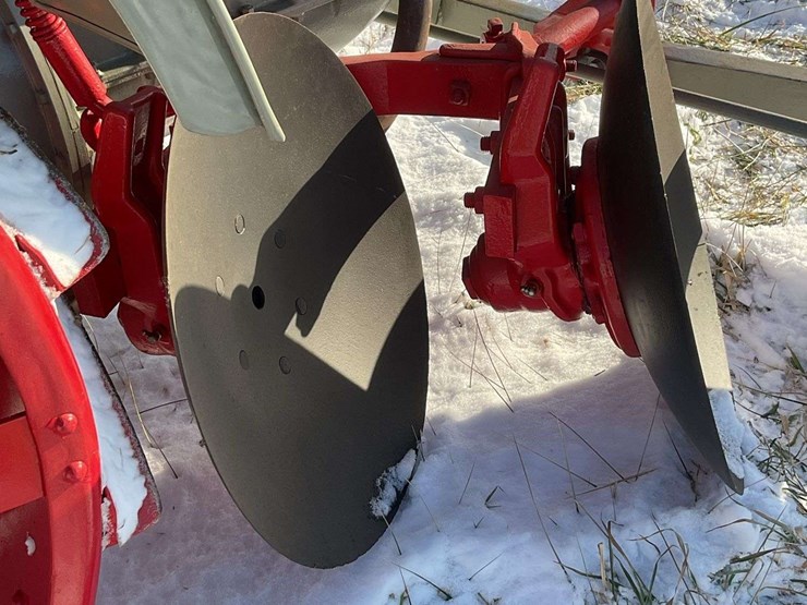 1925-fordson-with-mounted-terrace-plow-image-33