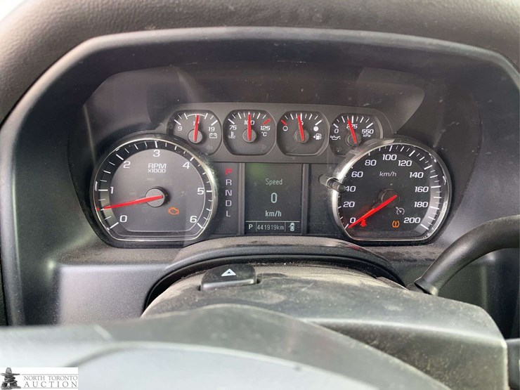 2017-chevrolet-silverado-1500-image-12