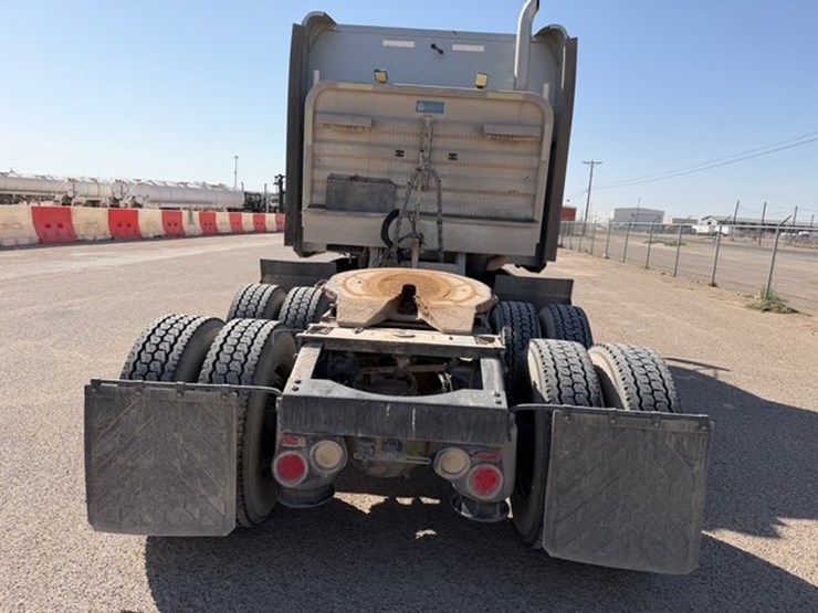 2011-peterbilt-386-image-6