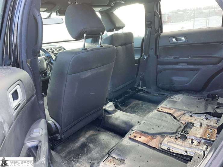 2017-ford-explorer-image-15