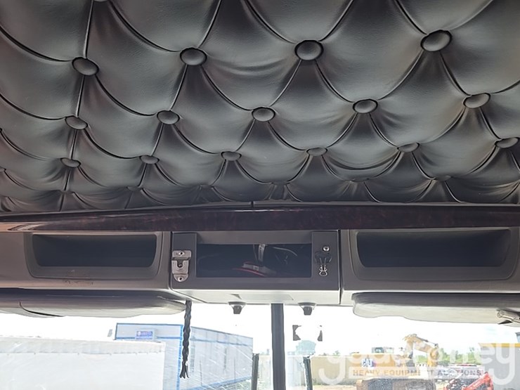 2014-kenworth-t880-image-124