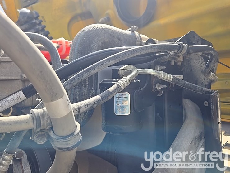 2012-freightliner-cascadia-125-image-73