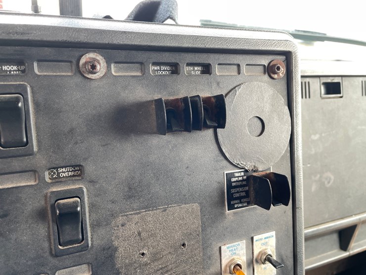 #400-•-1997-mac-ch600-semi-(has-wi-title)-image-90