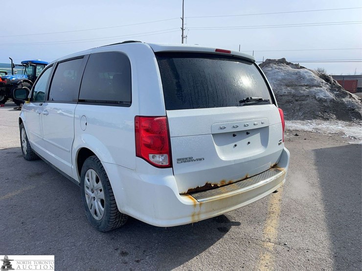 2014-dodge-grand-caravan-sxt-image-7