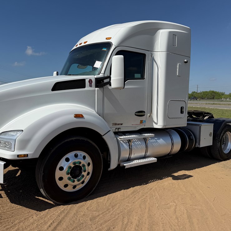 2016 KENWORTH T880