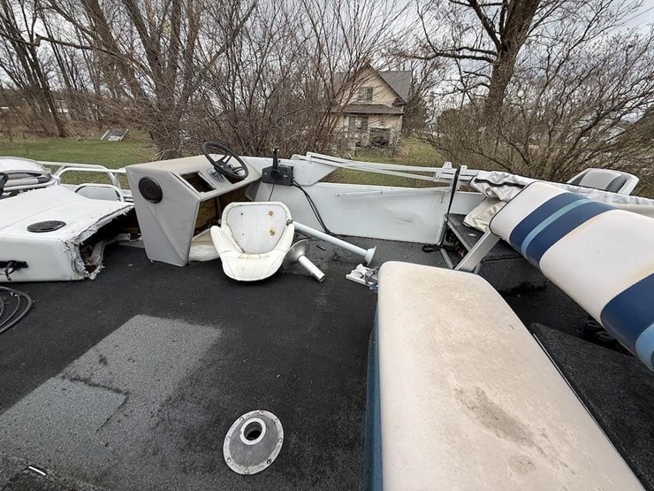 play-craft-pontoon-boat-image-8